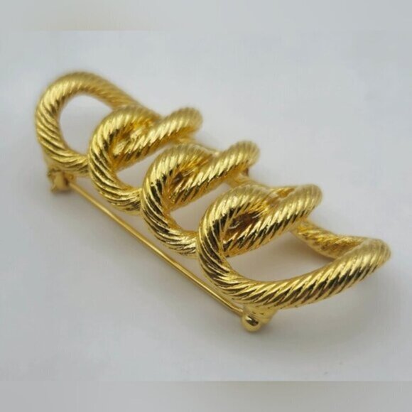 Vintage Signed MONET Gold tone Textured 4 WOVEN RINGS Shape Brooch - Picture 4 of 9
